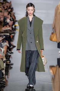 loewe-rf19-5049.thumb.jpg.4433bc0782e08627d5e8d5f5946ca902.jpg