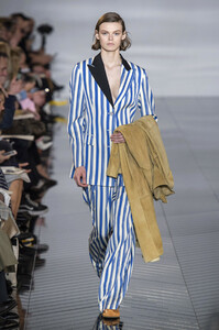 loewe-rf19-5130.thumb.jpg.0150938f7e09015a09e74bb261ed2a24.jpg