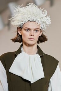 loewe_0017.thumb.jpg.3a2ba0282936e132401bc9757a843bb9.jpg