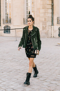 looks_paris_2019_tendencias_primavera_verano_street_style_238416878_1200x1800.thumb.jpg.9db6e4231c28654fa2b718ddac62720e.jpg