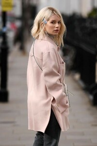 lottie-moss-street-style-03-05-2019-10.jpg