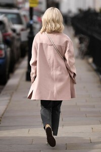 lottie-moss-street-style-03-05-2019-11.jpg