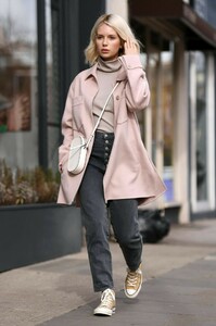 lottie-moss-street-style-03-05-2019-12.jpg