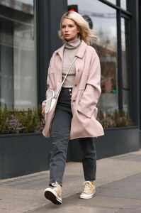 lottie-moss-street-style-03-05-2019-6.jpg