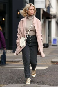 lottie-moss-street-style-03-05-2019-8.jpg