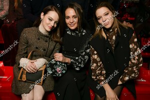 louis-vuitton-show-front-row-fall-winter-2019-paris-fashion-week-france-shutterstock-editorial-10129511l.thumb.jpg.55c2670d4cc045d0516df1009c076ae2.jpg