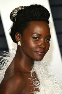 lupita-nyong-o-2019-vanity-fair-oscar-party-10.jpg