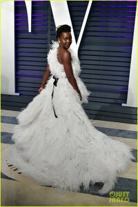 lupita-nyongo-vanity-fair-oscars-party-04.jpg