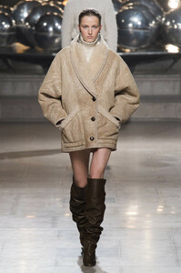marant-rf19-0129.thumb.jpg.fb2b015f374c67fa9820b882bd90e538.jpg