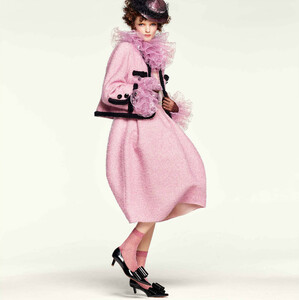marc-jacobs-spring-2019-ad-campaign-the-impression-07.thumb.jpeg.1022c28c121e354e779f52b4d39215bb.jpeg