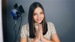 mirandakerr-02-mp4-still009-1552020051.thumb.jpg.c23ac6c9359baf744501d4f82f00b20d.jpg