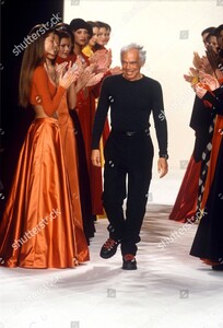 new-york-fashion-week-show-america-1999-shutterstock-editorial-301383a.jpg