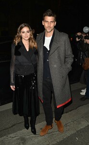 olivia-palermo-arriving-at-the-tommy-hilfiger-fashion-show-in-paris-03-02-2019-0.thumb.jpg.39968fa64dacf090f7d5dbe0267fa8c3.jpg