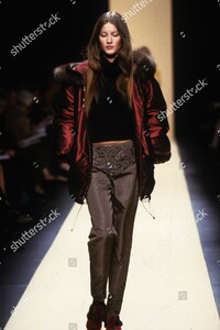 oscar-de-la-renta-rtw-fall-1999-collection-new-york-shutterstock-editorial-6906820ak.jpg