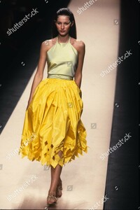 oscar-de-la-renta-rtw-spring-1999-collection-new-york-shutterstock-editorial-6906827ba.jpg