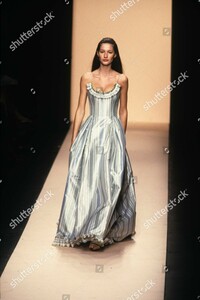 oscar-de-la-renta-rtw-spring-1999-collection-new-york-shutterstock-editorial-6906827bj.jpg