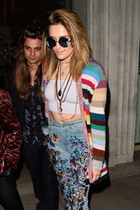 paris-jackson-at-kathy-hilton-s-birthday-party-in-beverly-hills-5.jpg