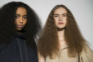 phillip-lim-bks-m-rf19-2723.thumb.jpg.422006ec6ae299fb79b19a09a4bacabf.jpg