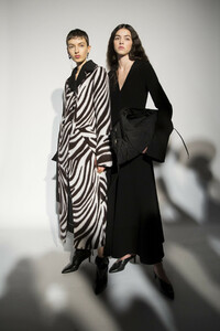 phillip-lim-bks-m-rf19-2790.thumb.jpg.c028d3120549c9ac7955bd7a9e84f721.jpg