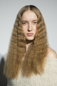 phillip-lim-bks-m-rf19-2805.thumb.jpg.88e95677f690a31fdcf56f2d5e778717.jpg