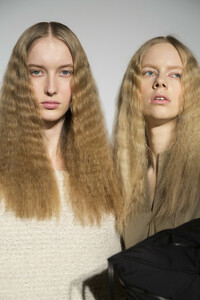 phillip-lim-bks-m-rf19-2817.thumb.jpg.77a4dd2a95524efd6e06d7da22f6b607.jpg