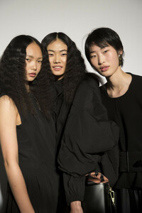 phillip-lim-bks-m-rf19-2901.thumb.jpg.0b536eddee5e4b7fcdccb738944be64b.jpg