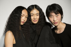 phillip-lim-bks-m-rf19-2904.thumb.jpg.2282364de69892e0ea360724a3c7040a.jpg