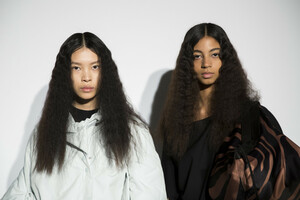 phillip-lim-bks-m-rf19-2936.thumb.jpg.7ca2a40040baa2f61e24711219d02e48.jpg