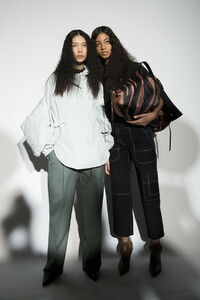 phillip-lim-bks-m-rf19-2941.thumb.jpg.1b374499b1e20b8a6d2e9fedbe7f5f2e.jpg