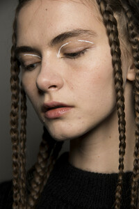 phillip-lim-bks-v-rf19-3933.thumb.jpg.e66d99b5642b3a8960905386cfbbe34e.jpg