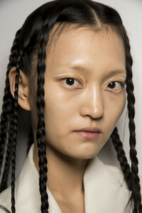 phillip-lim-bks-v-rf19-3943.thumb.jpg.52f1c30d67ee430de64a899fad4e27a1.jpg