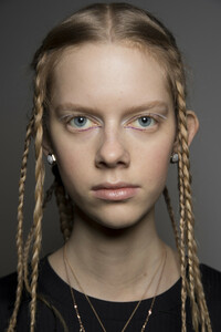 phillip-lim-bks-v-rf19-3991.thumb.jpg.f9559e460067bf7c01047fa0b986c5fc.jpg