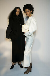 phillip-lim-bks-v-rf19-4138.thumb.jpg.da0537df2eed2f43ea67fbb2d2bb32af.jpg