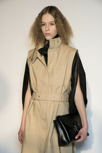phillip-lim-bks-v-rf19-4150.thumb.jpg.9f4d4ffaf80b0daed0f2a8161c587160.jpg