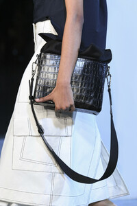 phillip-lim-clp-rf19-8376.thumb.jpg.00042bc772e2085d5f962ca1fc4fec27.jpg