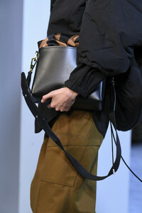 phillip-lim-clp-rf19-8394.thumb.jpg.d72b37c31b7561f30691c3335120bd46.jpg