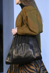 phillip-lim-clp-rf19-8401.thumb.jpg.59f2d1507559347ca447b0174b46e9af.jpg