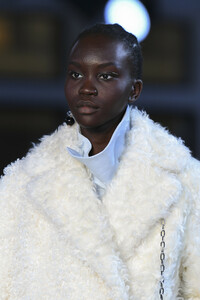 phillip-lim-clp-rf19-8522.thumb.jpg.cada41223fdb145da55a89814aba523d.jpg