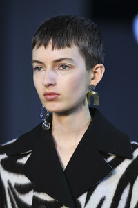 phillip-lim-clp-rf19-8567.thumb.jpg.1bb35ace3704edcfff1918c58950e40b.jpg