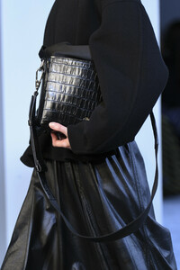 phillip-lim-clp-rf19-8584.thumb.jpg.956239df5f908d4bf4ad9d5ae567db3f.jpg
