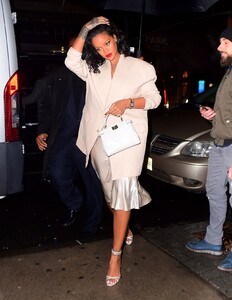 rihanna-night-out-in-nyc-01-29-2019-9.jpg