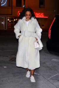 rihanna-night-out-style-02-01-2019-6.jpg