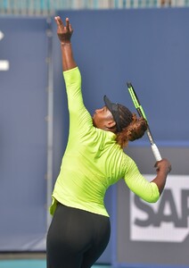 serena-williams-practises-during-the-miami-open-tennis-tournament-03-20-2019-2.jpg