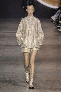 shiatzy-chen-rf19-0275.thumb.jpg.107af2547da24142f709565dc40b1a67.jpg