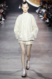 shiatzy_chen_rtw_fall_2019_paris_fashion_week_pfw_018(1).thumb.jpg.2b4eaeaa1c1f1944556cb2c1f6cff0d8.jpg