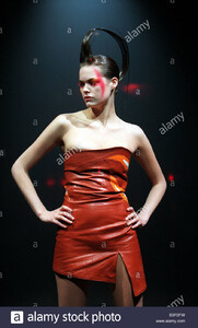 tristan-webber-clothing-1997-catwalk-fashion-show-of-clothing-by-tristan-B3P2FW.jpg