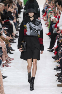 valentino-rf19-0428.thumb.jpg.7873f26abec58e38e941327a2db00844.jpg