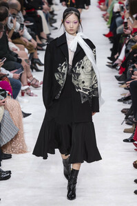 valentino-rf19-0558.thumb.jpg.1469b0e8d9cb3c978715004e44ec4b50.jpg