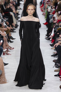valentino-rf19-0735.thumb.jpg.0798360a9fc5fdcf7987d3236abaaac9.jpg