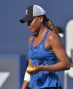 venus-williams-practises-during-the-miami-open-tennis-tournament-03-21-2019-6.jpg